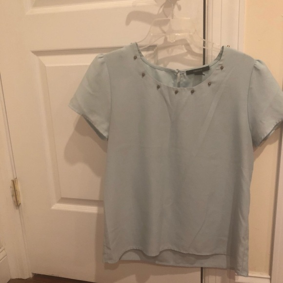 💙 Short Sleeve Light Blue Top with Metal Studs - Studded Neckline Size Medium - Picture 1 of 3